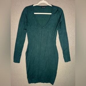 PattyBoutik size medium green Long Sleeve Dress